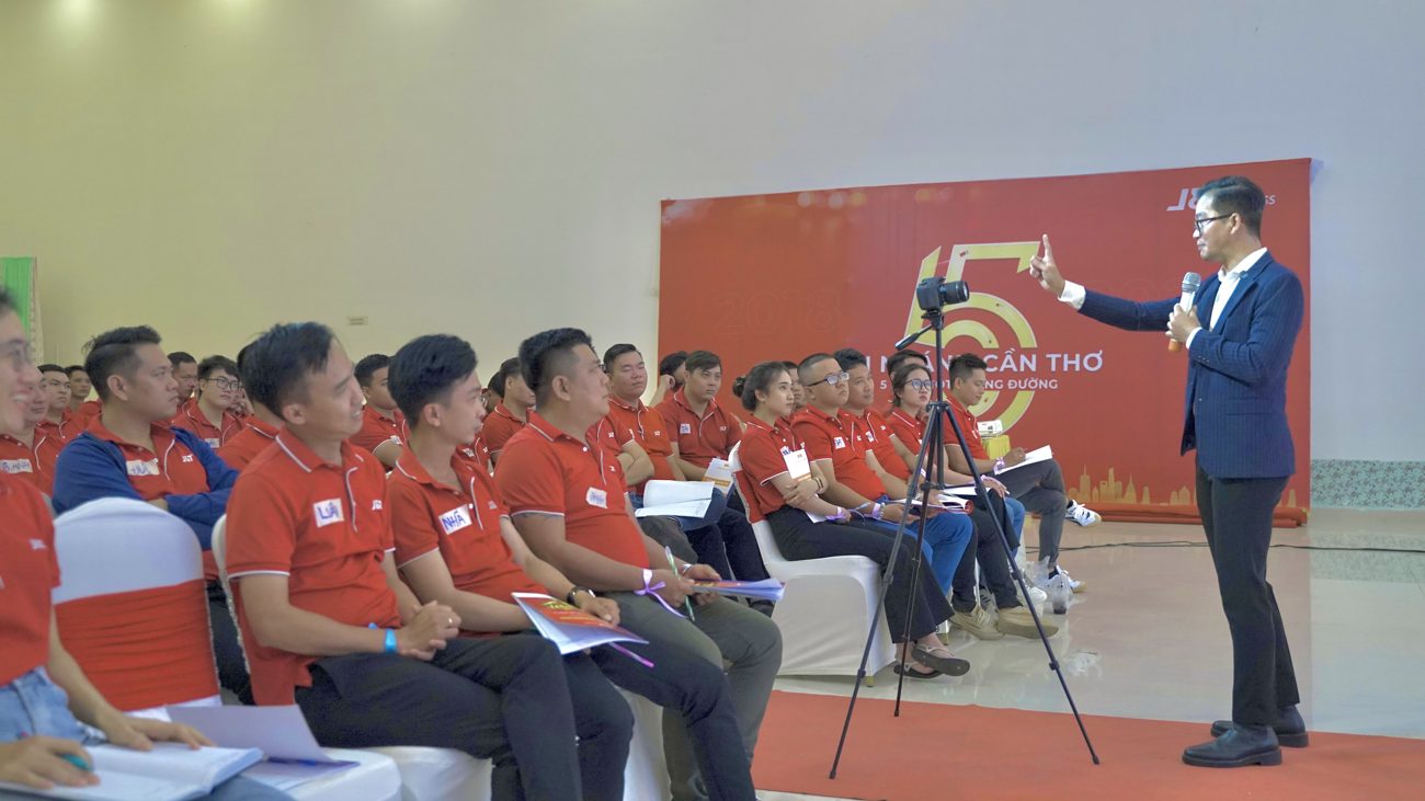 Đào tạo đội ngũ J&T Express